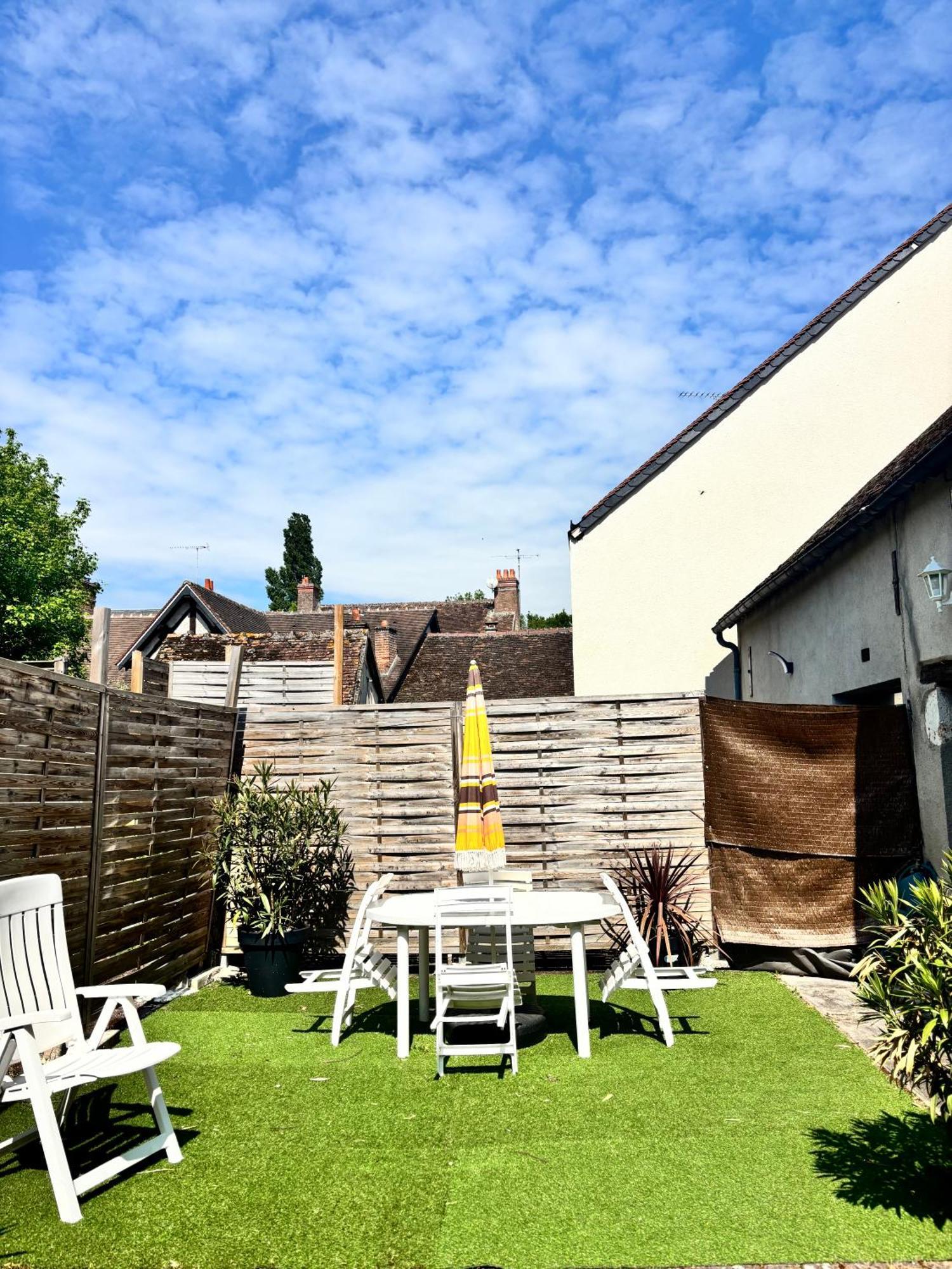 Au Champ Fleuri Apartment Bracieux Luaran gambar